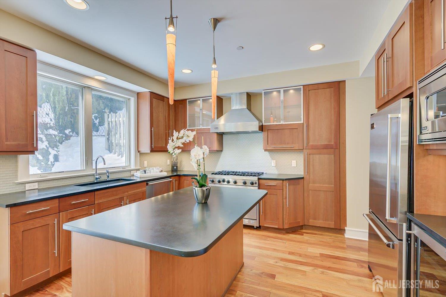 8707 Churchill Road Edgewater, NJ 07020 - Photo 18 of 59