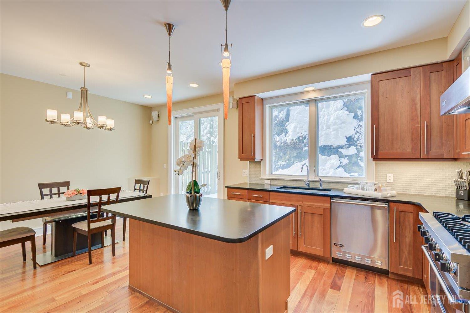 8707 Churchill Road Edgewater, NJ 07020 - Photo 19 of 59