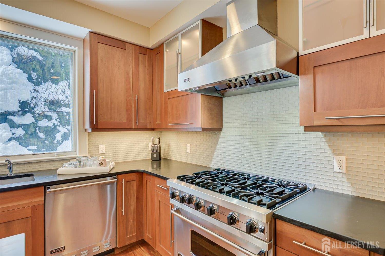 8707 Churchill Road Edgewater, NJ 07020 - Photo 20 of 59