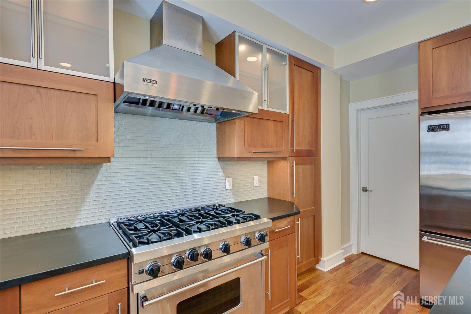 8707 Churchill Road Edgewater, NJ 07020 - Photo 21 of 59
