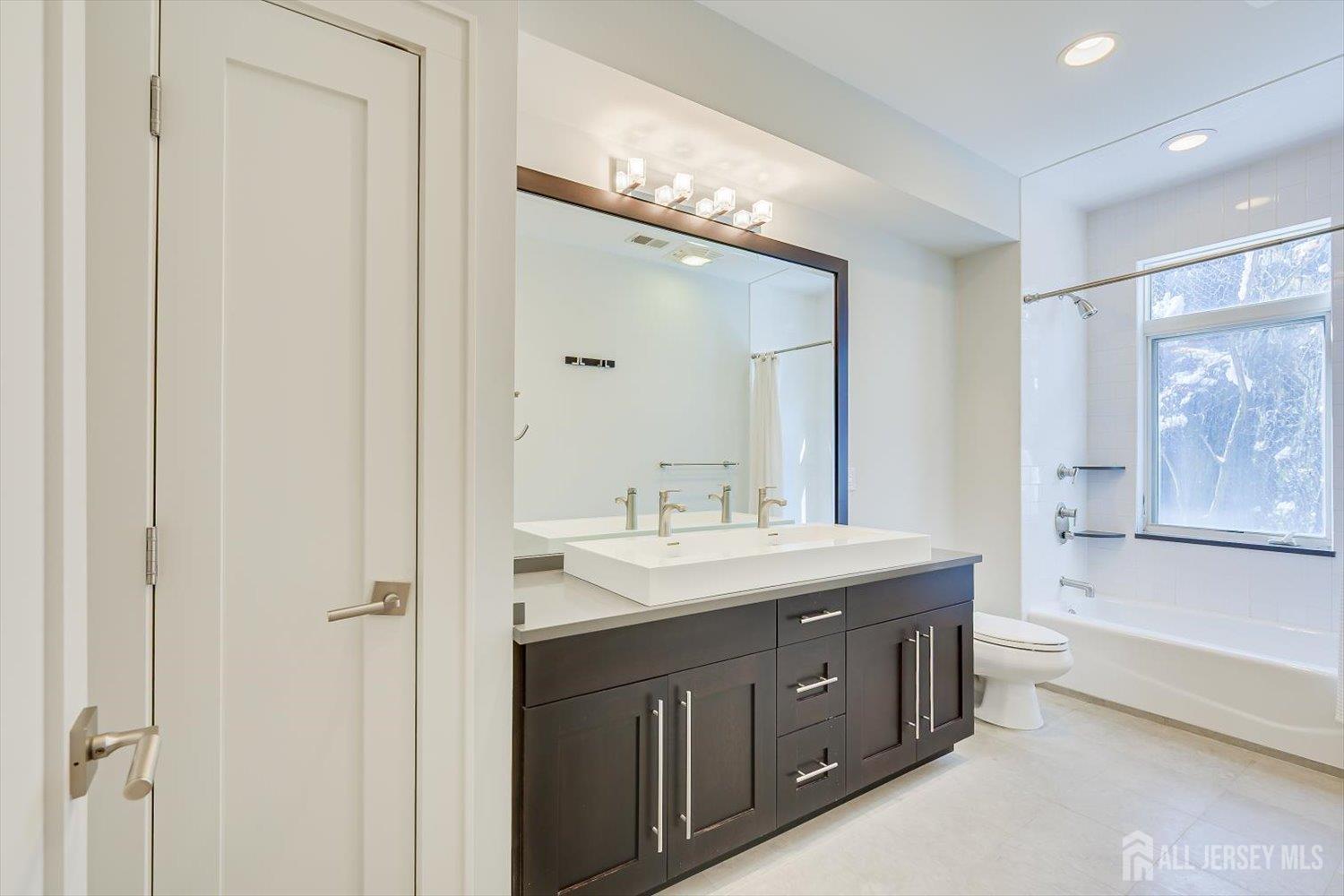 8707 Churchill Road Edgewater, NJ 07020 - Photo 33 of 59