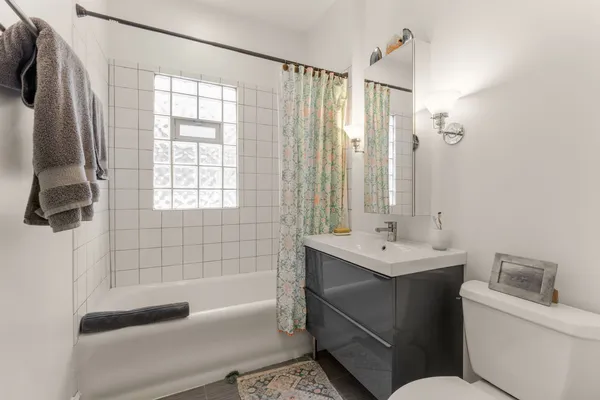 $9,800 | 5415 North Wayne Avenue, Chicago, IL 60640