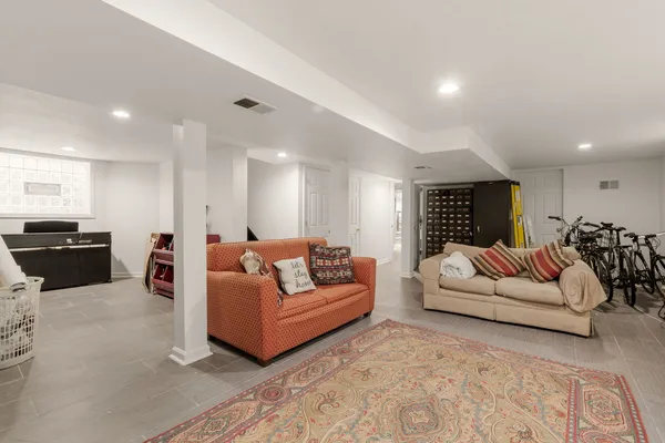 $9,800 | 5415 North Wayne Avenue, Chicago, IL 60640