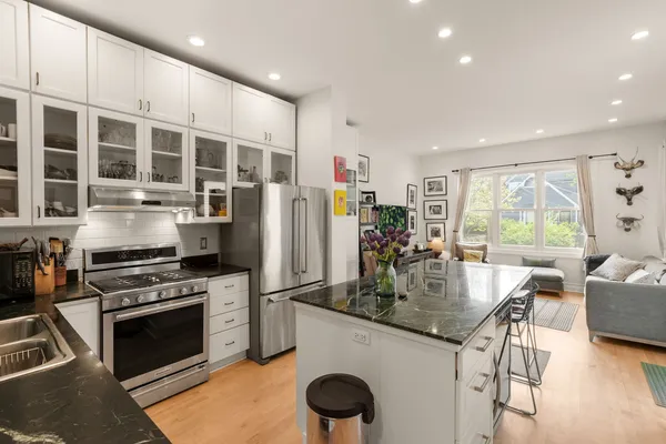 $9,800 | 5415 North Wayne Avenue, Chicago, IL 60640