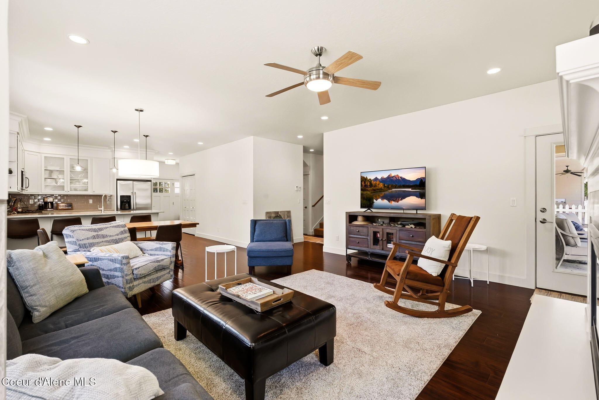 408 Becker Lane Dover, ID 83825 - Photo 3 of 17 Living Room