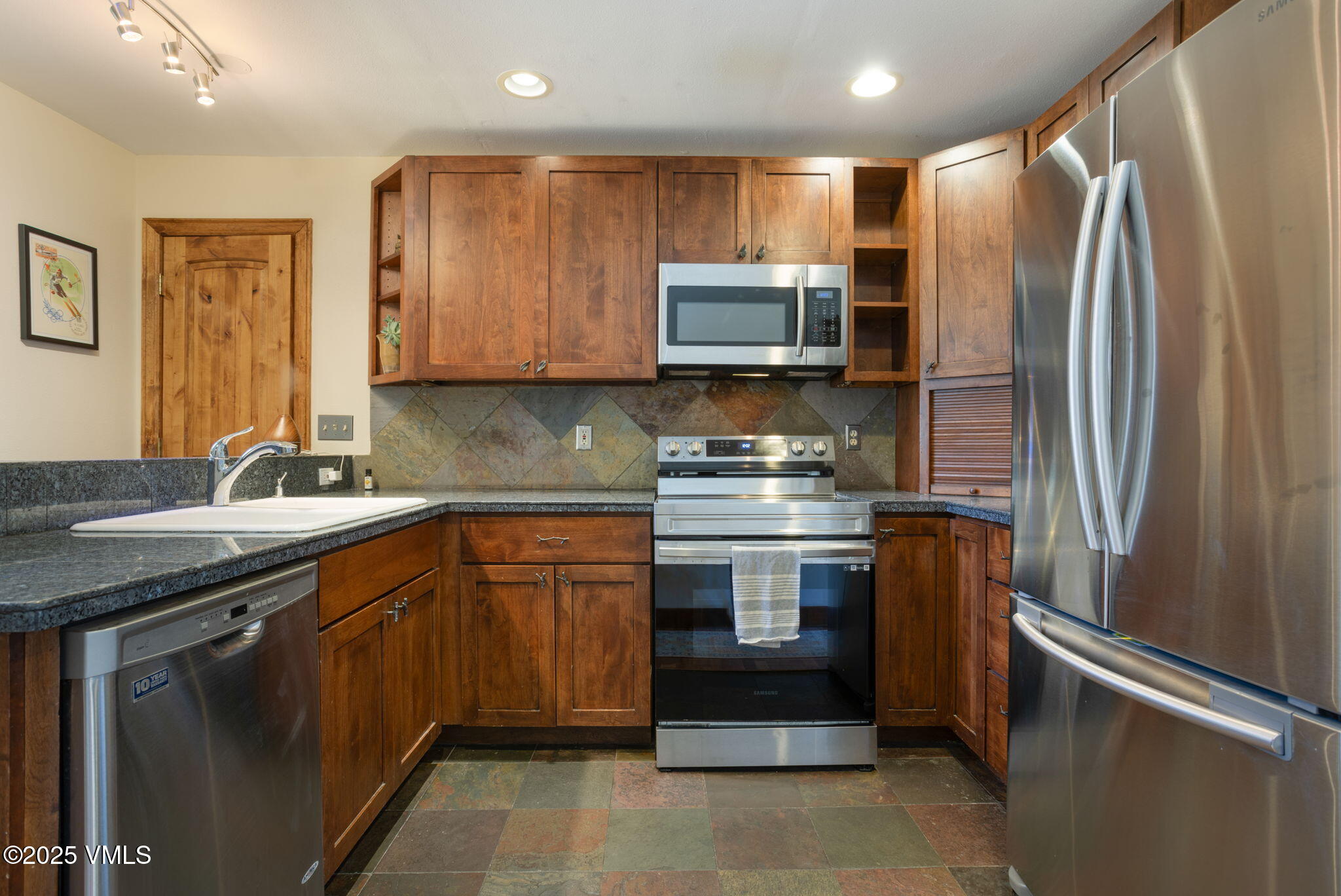 945 Red Sandstone Road, Unit B6 Vail, CO 81657 - Photo 8 of 24 8-web-or-mls-945-red-sandstone-rd