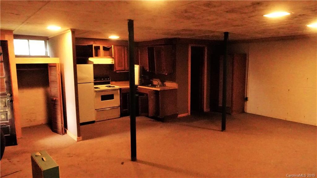 360 Banjo Branch Road Burnsville, NC 28714 - Photo 13 of 17 a view of kitchen and window