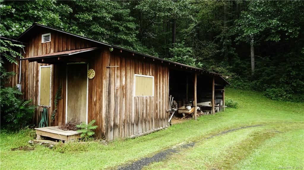 360 Banjo Branch Road Burnsville, NC 28714 - Photo 10 of 17 a backyard of a house with table and chairs