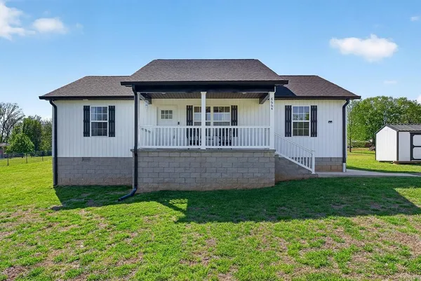 $325,000 | 8664 Old Kentucky Road, Sparta, TN 38583