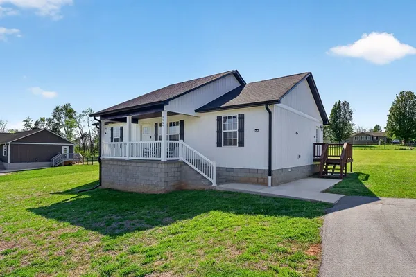 $325,000 | 8664 Old Kentucky Road, Sparta, TN 38583