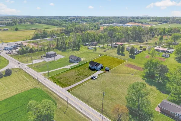 $325,000 | 8664 Old Kentucky Road, Sparta, TN 38583