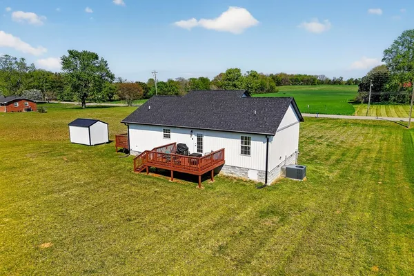 $325,000 | 8664 Old Kentucky Road, Sparta, TN 38583