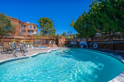 $1,025,000 | 160 Seminary Drive, Unit 2C, Mill Valley, CA 94941