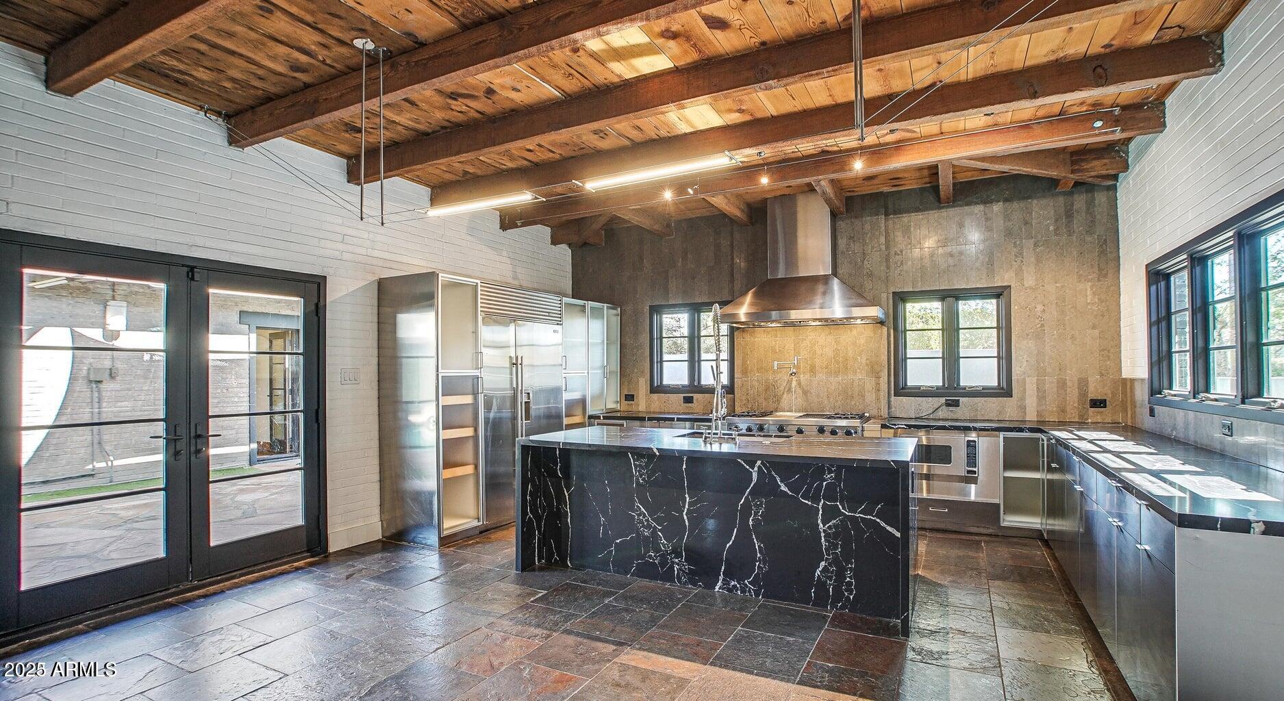 902 West Verde Lane Phoenix, AZ 85013 - Photo 2 of 44 a kitchen with lots of counter top space