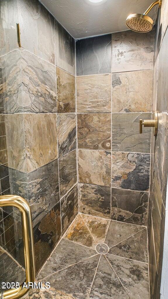 902 West Verde Lane Phoenix, AZ 85013 - Photo 29 of 44 a bathroom with a shower