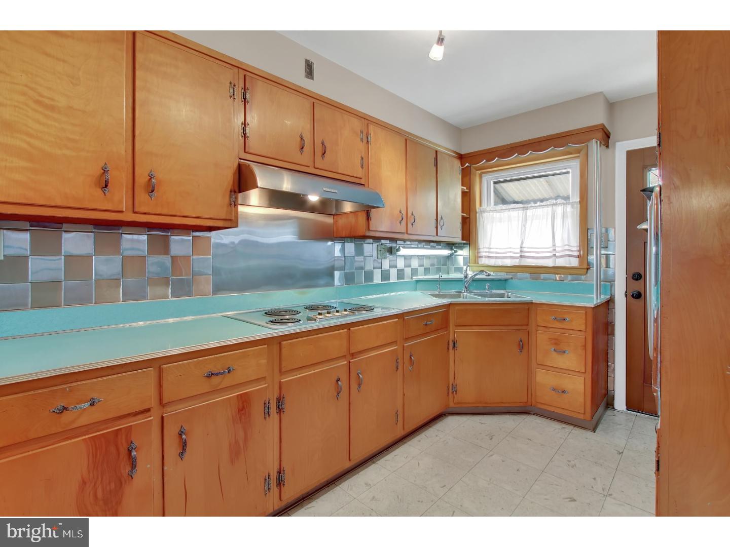 559 Columbia Avenue Sinking Spring, PA 19608 - Photo 6 of 19 Gallery Image 6