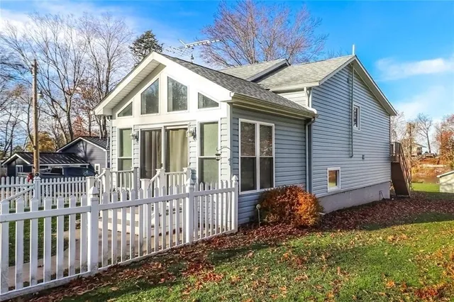 $299,900 | 13305 Lakeview Drive, Carlton, NY 14571