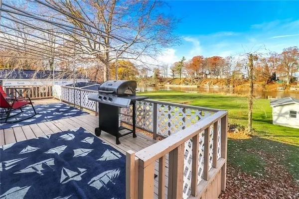 $299,900 | 13305 Lakeview Drive, Carlton, NY 14571