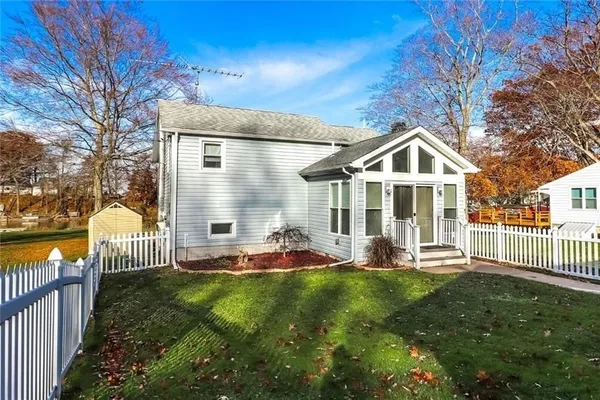 $299,900 | 13305 Lakeview Drive, Carlton, NY 14571