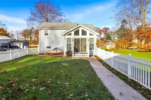 $299,900 | 13305 Lakeview Drive, Carlton, NY 14571