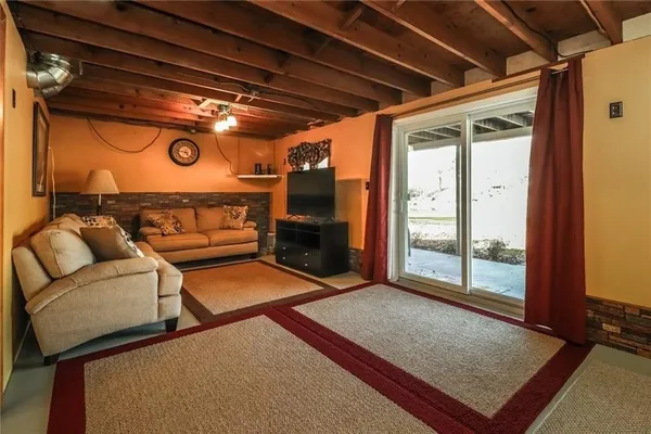 $299,900 | 13305 Lakeview Drive, Carlton, NY 14571