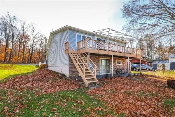 $299,900 | 13305 Lakeview Drive, Carlton, NY 14571