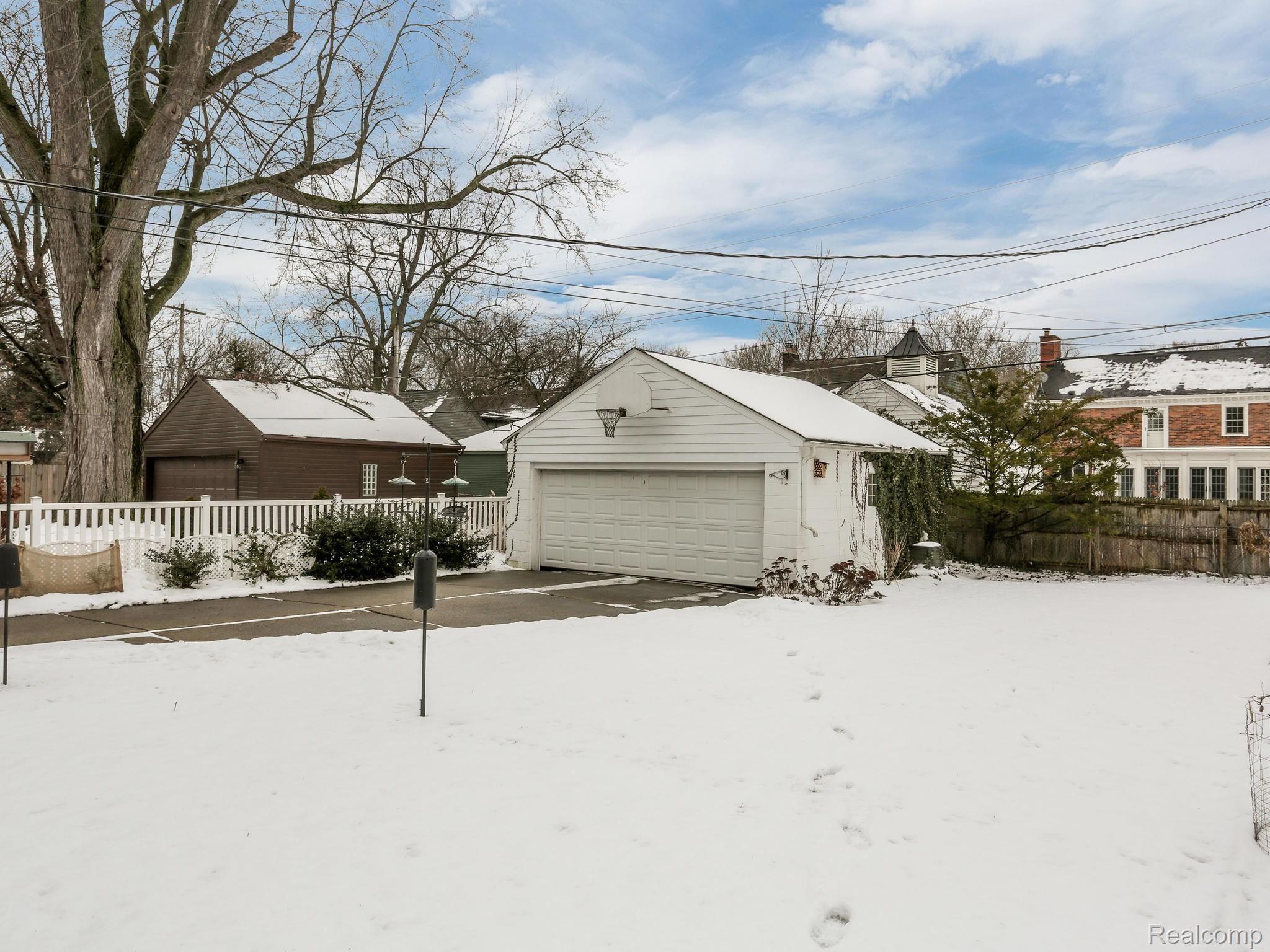 741 Lincoln Road Grosse Pointe, MI 48230 - Photo 20 of 23 741 Lincoln Rd Grosse Pointe-023-021-741 Lincoln Road Grosse-MLS_Size.jpg