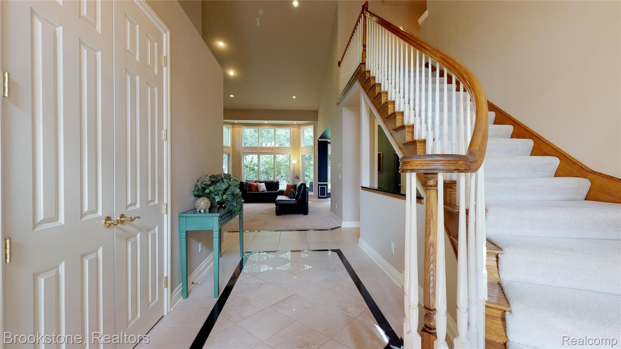 5625 Fox Ridge Drive Clarkston, MI 48348 - Photo 15 of 44 5625-Fox-Ridge-Foyer.jpg