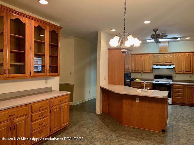 2101 Country Club Road Senatobia, MS 38668 - Photo 52 of 70 IMG_1206