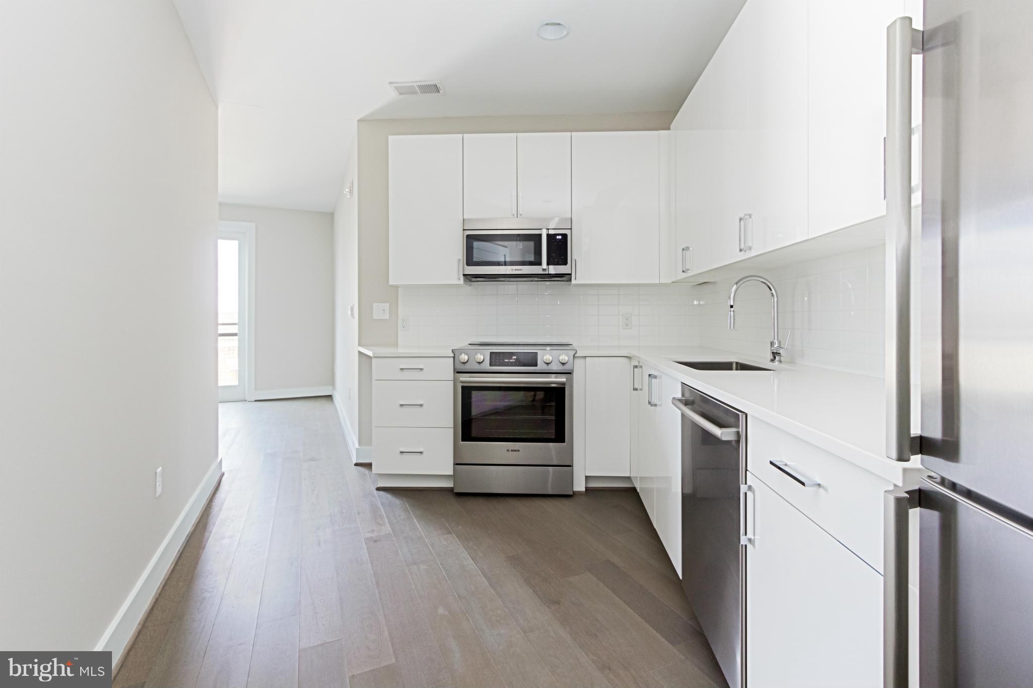 1500 Pennsylvania Ave. Southeast, Unit 304 Washington, DC 20003 - Photo 4 of 19 Kitchen