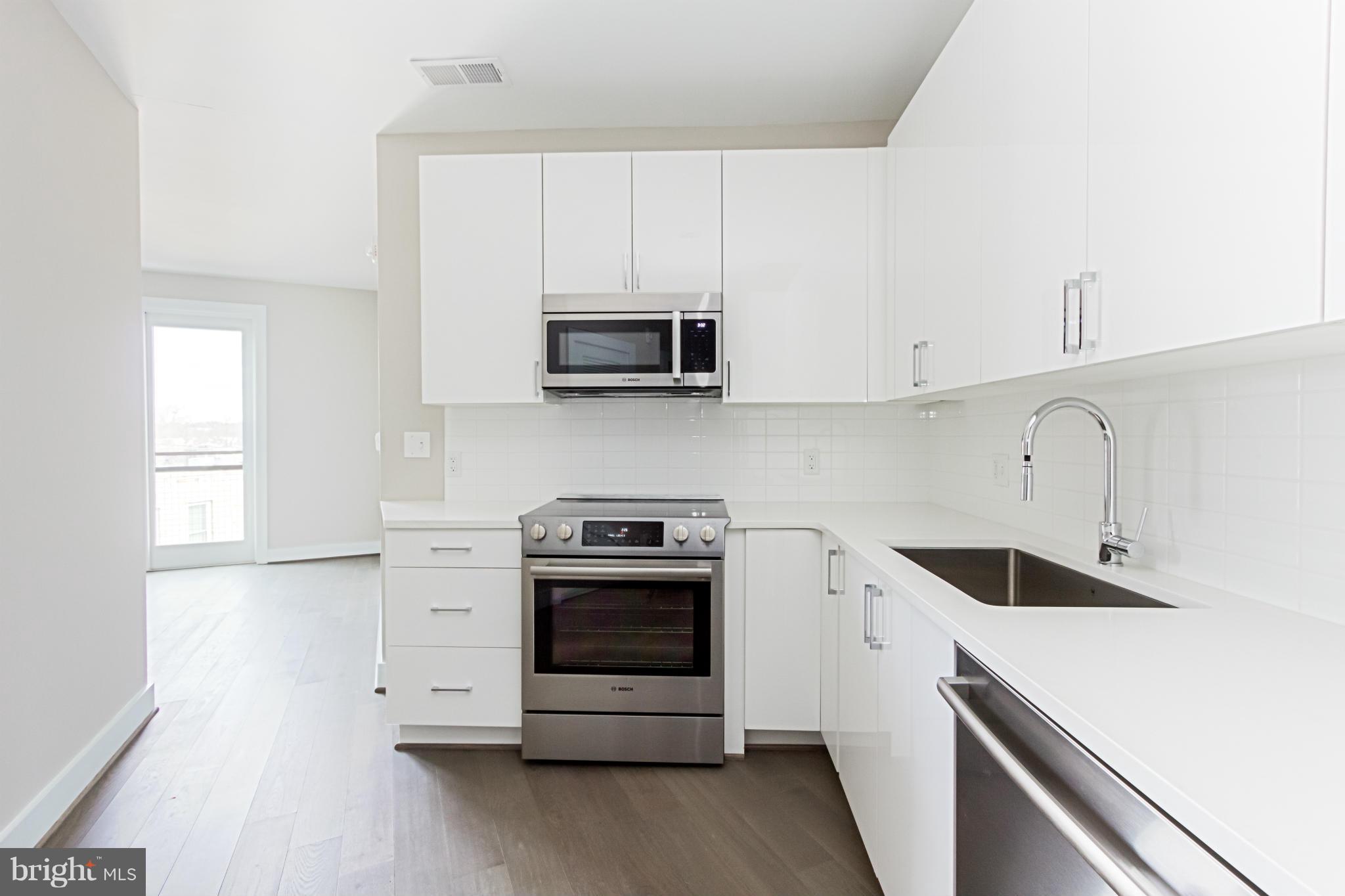 1500 Pennsylvania Ave. Southeast, Unit 304 Washington, DC 20003 - Photo 5 of 19 Kitchen