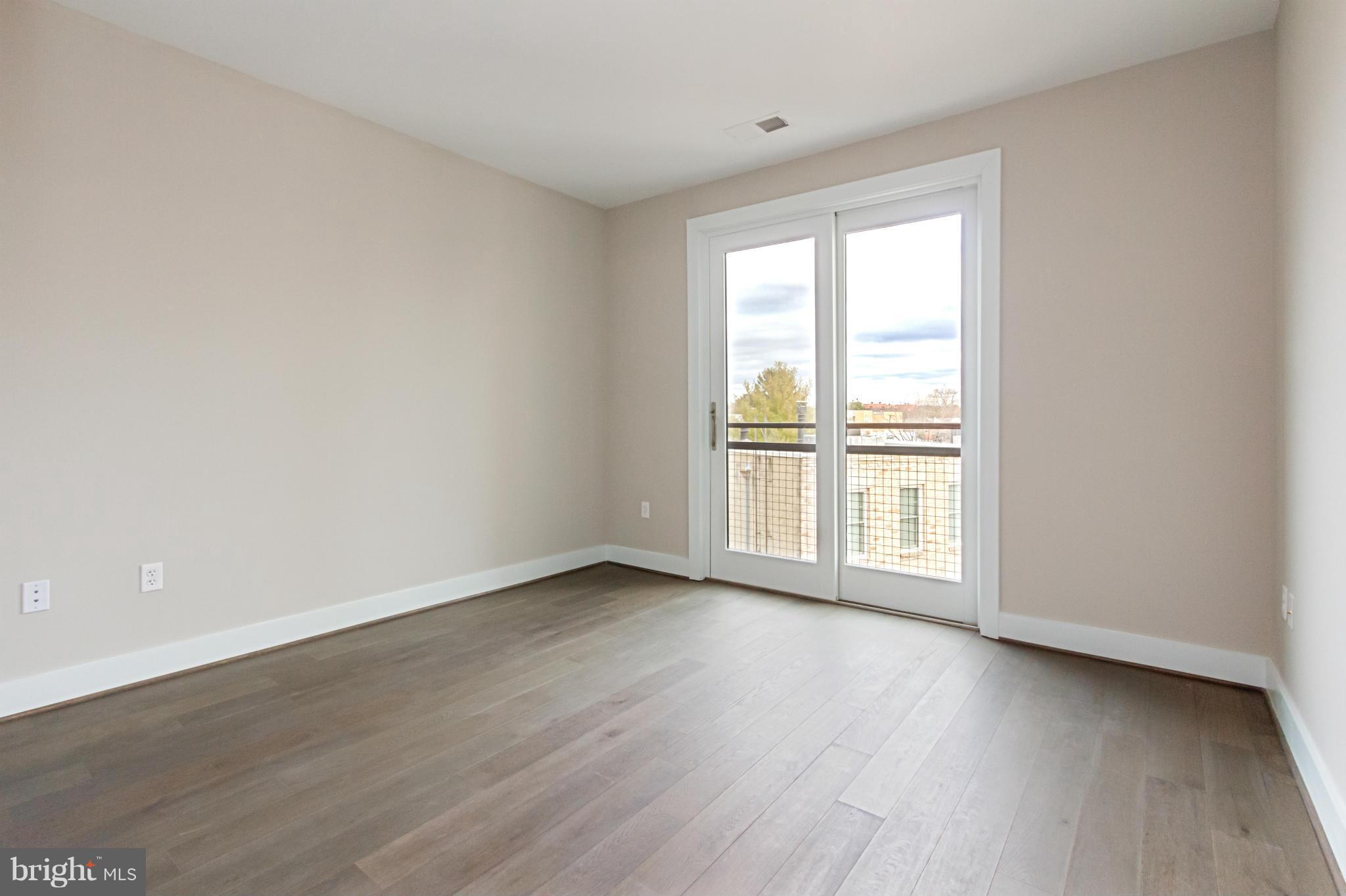 1500 Pennsylvania Ave. Southeast, Unit 304 Washington, DC 20003 - Photo 10 of 19 Living Room