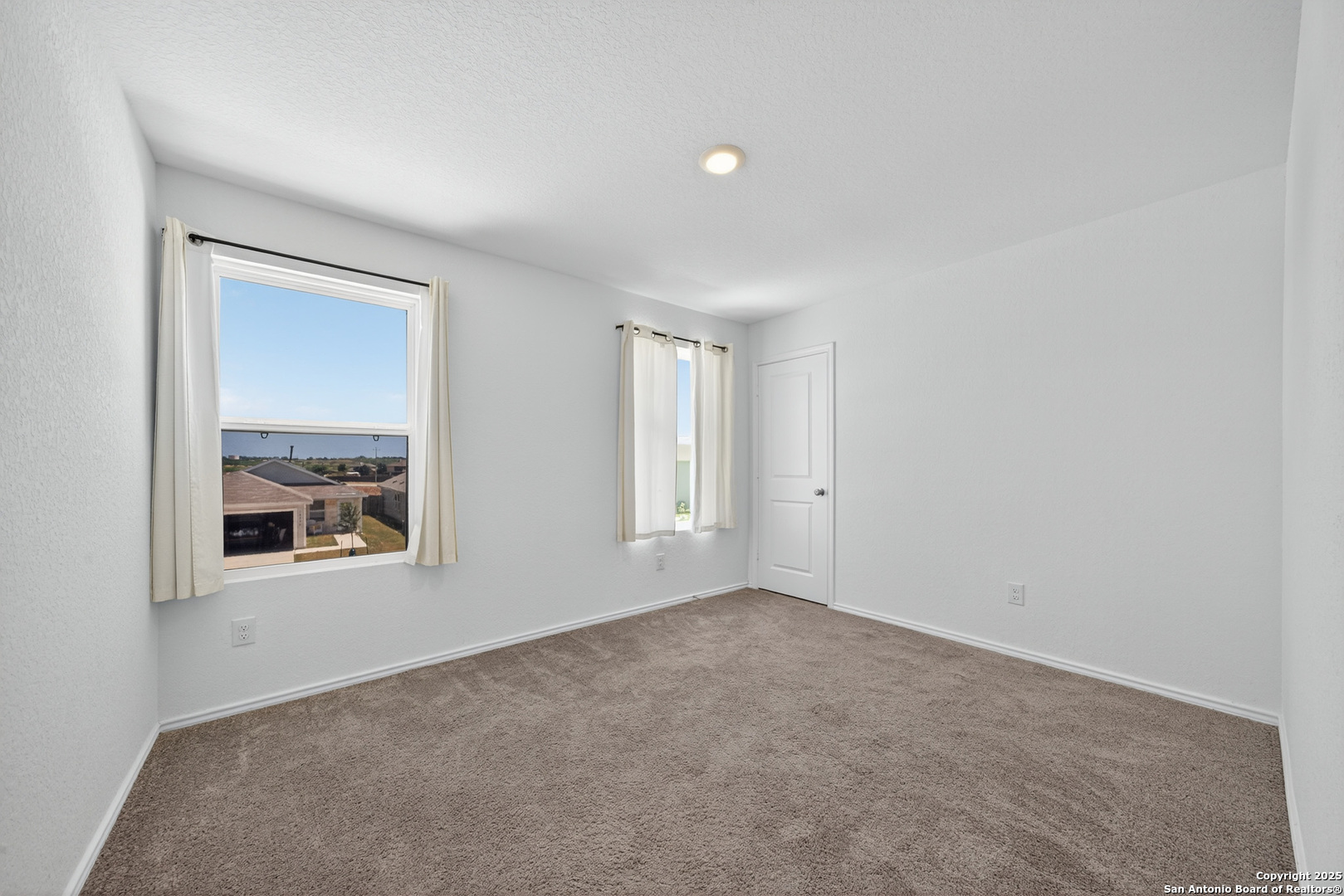 10716 Sweepback Trail Converse, TX 78109 - Photo 21 of 26 a view of an empty room with a window