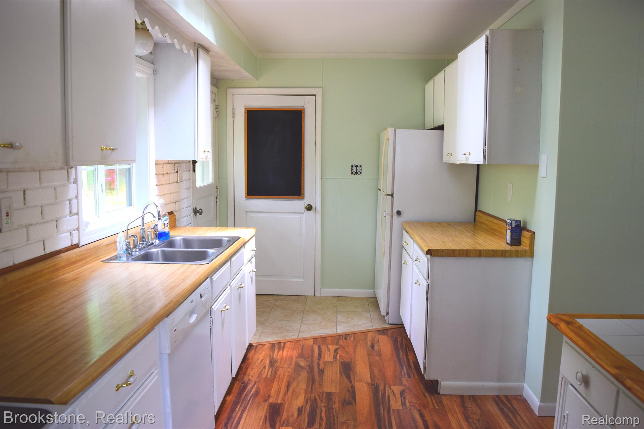 3745 Gale Road Eaton Rapids, MI 48827 - Photo 7 of 21 great counter space!