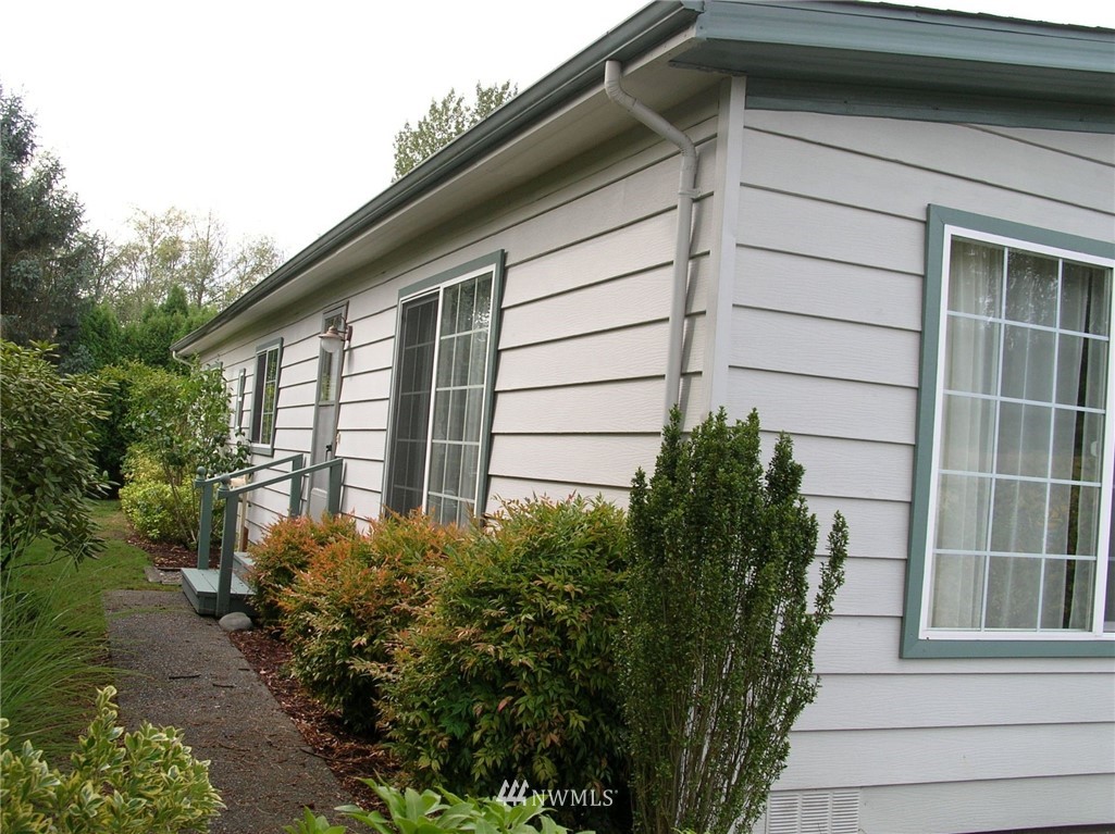 23708 Lake Drive West Bothell, WA 98021 - Photo 3 of 13