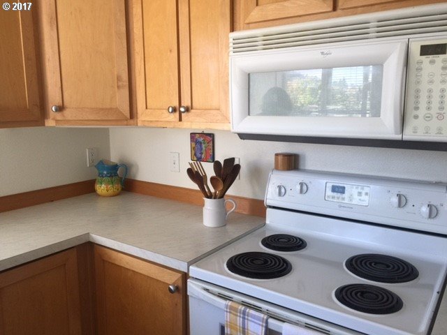 14855 Southwest Sandhill Loop, Unit 202 Beaverton, OR 97007 - Photo 6 of 30 Gallery Image 6