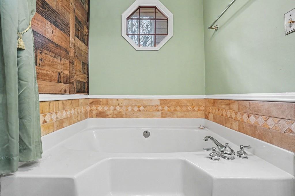 114 Copeland Lane Stockbridge, GA 30281 - Photo 23 of 40 a bathroom with a bathtub and shower