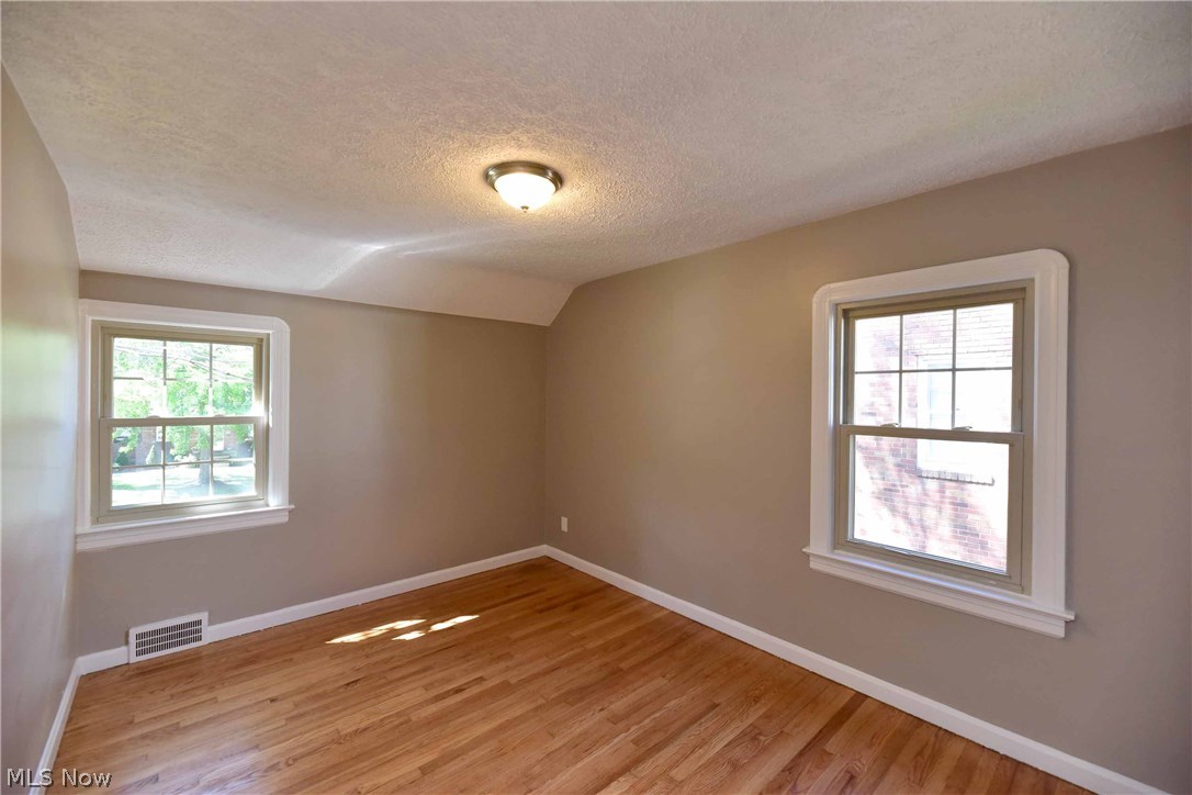 1313 Winston Road Cleveland, OH 44121 - Photo 14 of 25