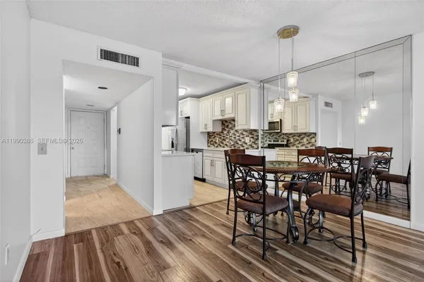 $2,100 | 9670 West McNab Road, Unit 208, Tamarac, FL 33321