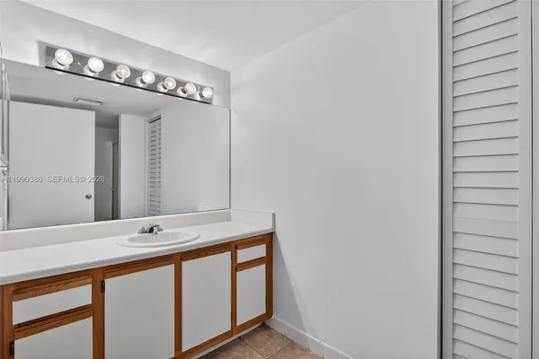 $2,100 | 9670 West McNab Road, Unit 208, Tamarac, FL 33321