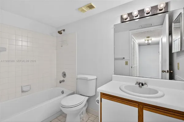 $2,100 | 9670 West McNab Road, Unit 208, Tamarac, FL 33321