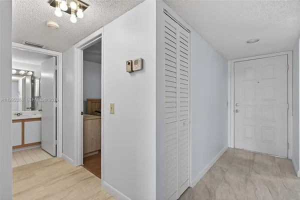 $2,100 | 9670 West McNab Road, Unit 208, Tamarac, FL 33321