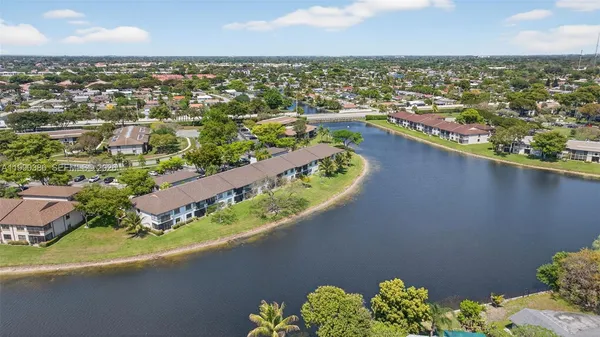 $2,100 | 9670 West McNab Road, Unit 208, Tamarac, FL 33321
