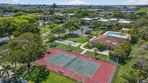 $2,100 | 9670 West McNab Road, Unit 208, Tamarac, FL 33321