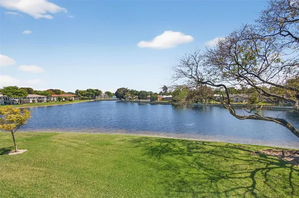 $2,100 | 9670 West McNab Road, Unit 208, Tamarac, FL 33321