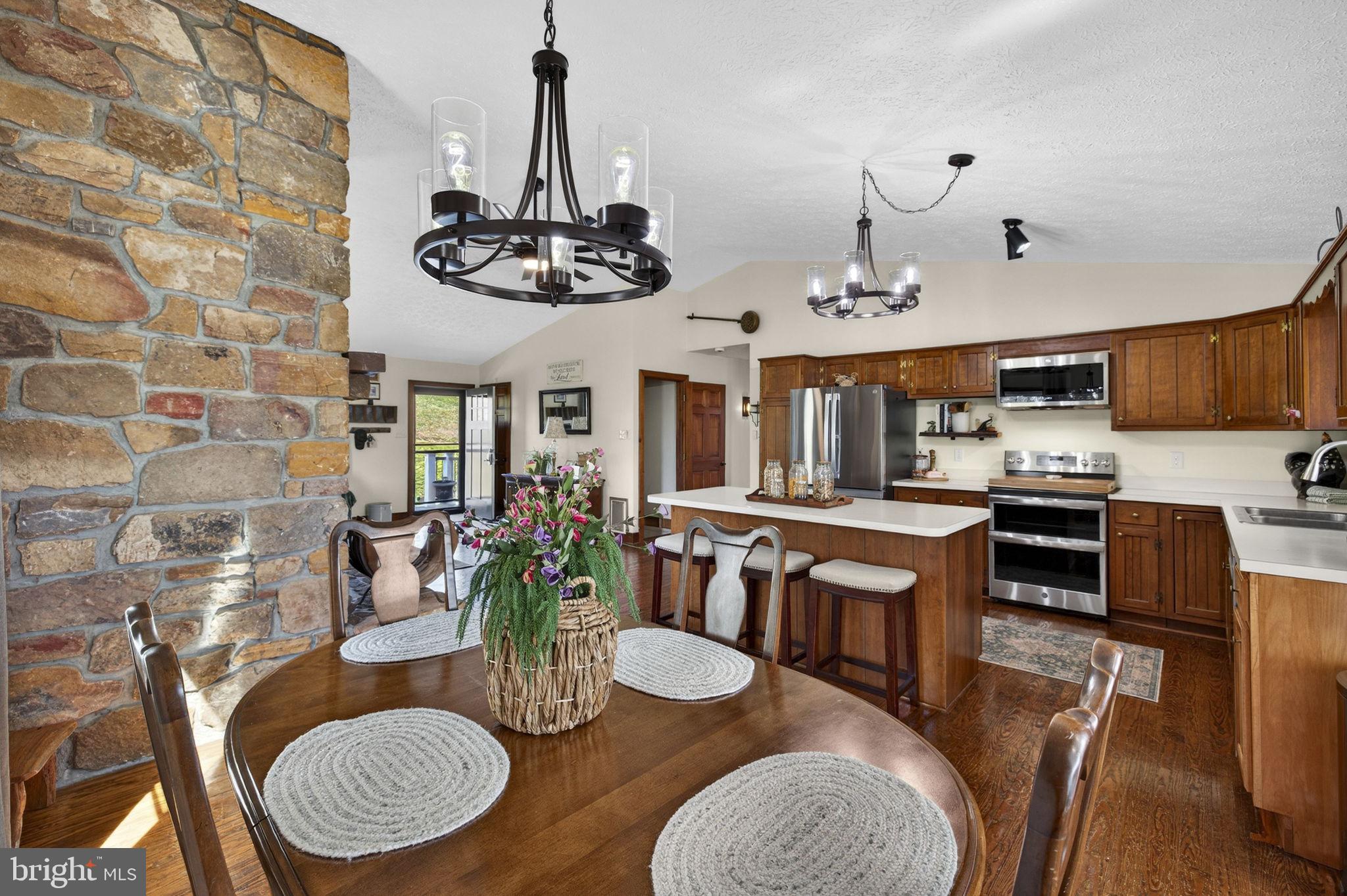 740 Whitacre Road Gore, VA 22637 - Photo 21 of 95 Dining / Kitchen