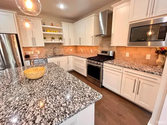 $689,900 | 1610 South Hathaway Court, Bloomington, IN 47401