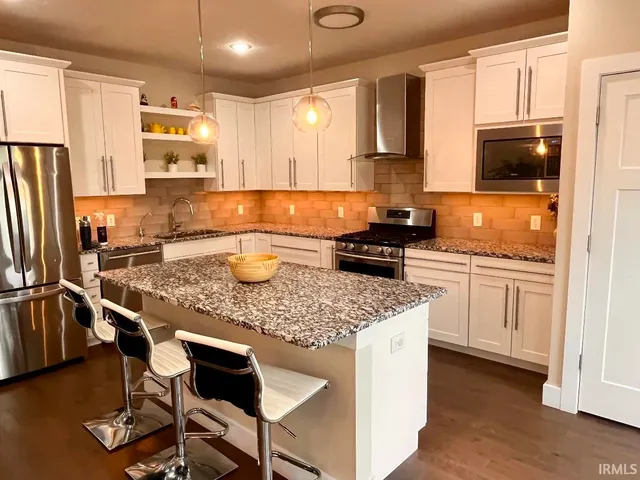 $689,900 | 1610 South Hathaway Court, Bloomington, IN 47401