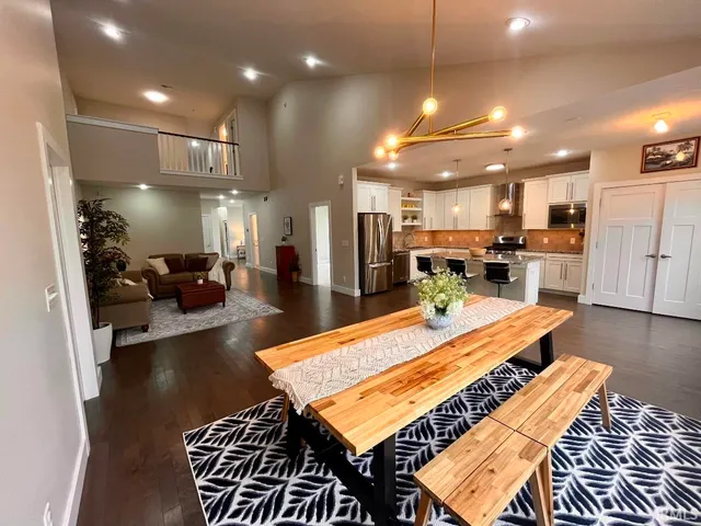 $689,900 | 1610 South Hathaway Court, Bloomington, IN 47401