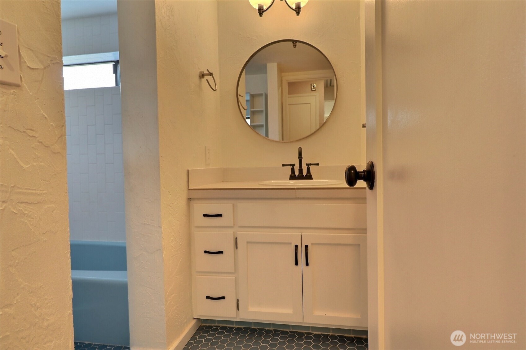 5642 California Avenue Southwest, Unit 1 Seattle, WA 98136 - Photo 16 of 23